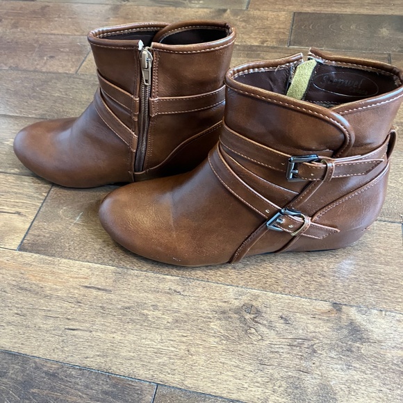 Stepwel Ankle Boots -EUC - Picture 3 of 8